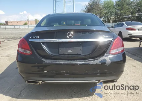 2016 Mercedes-Benz C 300 4Matic z USA, uszkodzony, nr VIN WDDWF4KB0GR135568